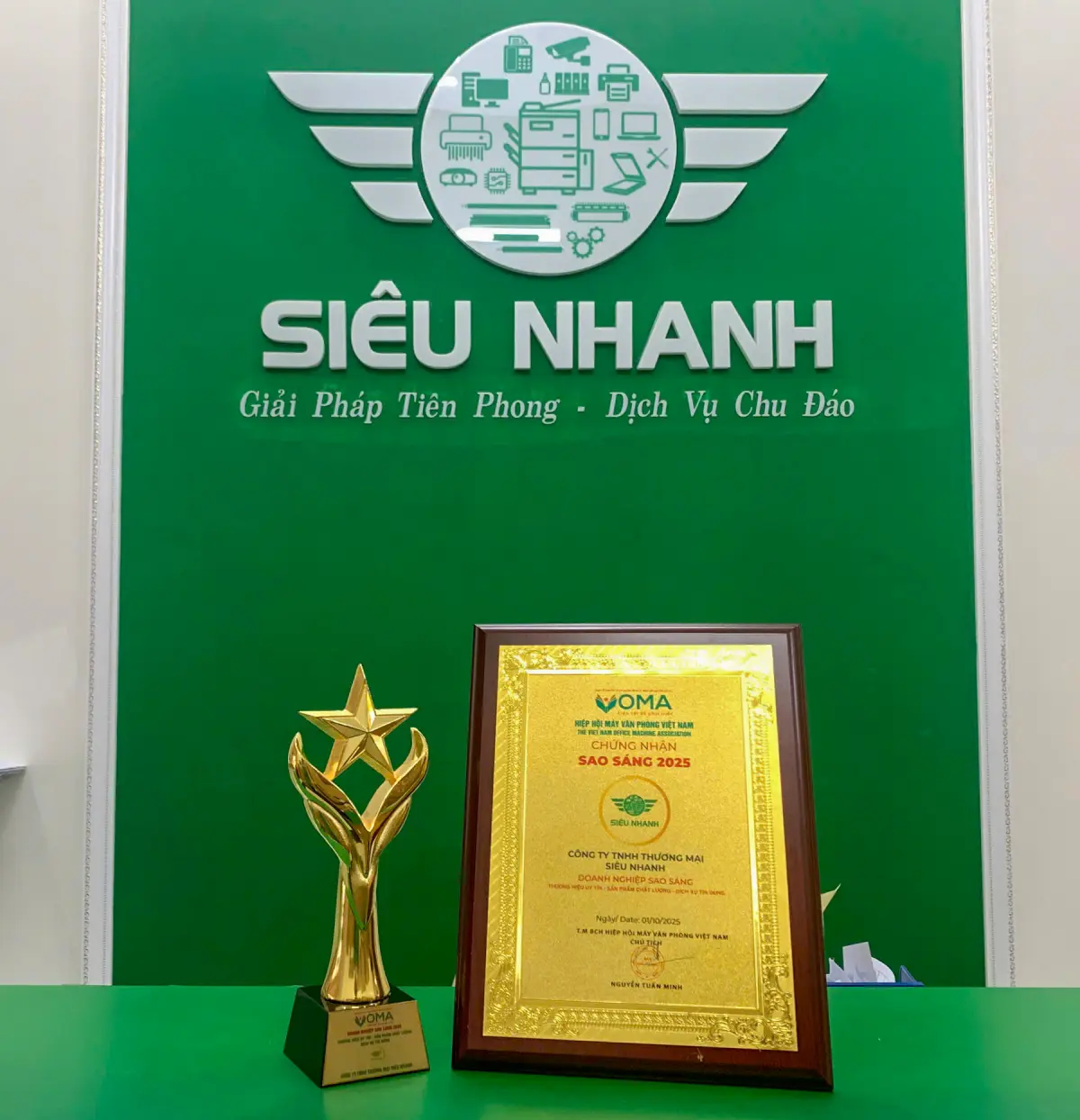 SIÊU NHANH TỰ HÀO NHẬN CHỨNG NHẬN DOANH NGHIỆP SAO SÁNG 2025